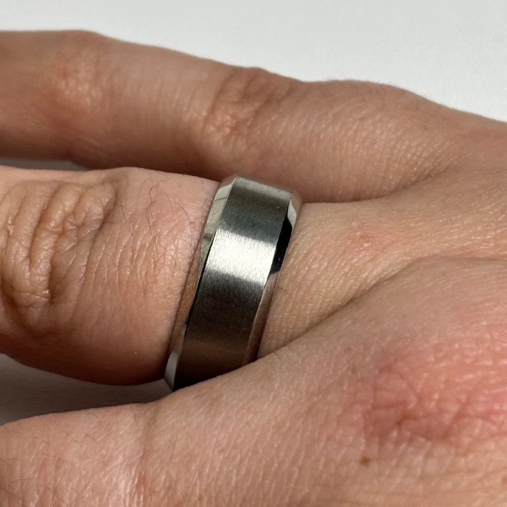 Silver Beveled Edge‎ Brushed Metal Wedding Band Ring Size 8 Unisex Minimalist